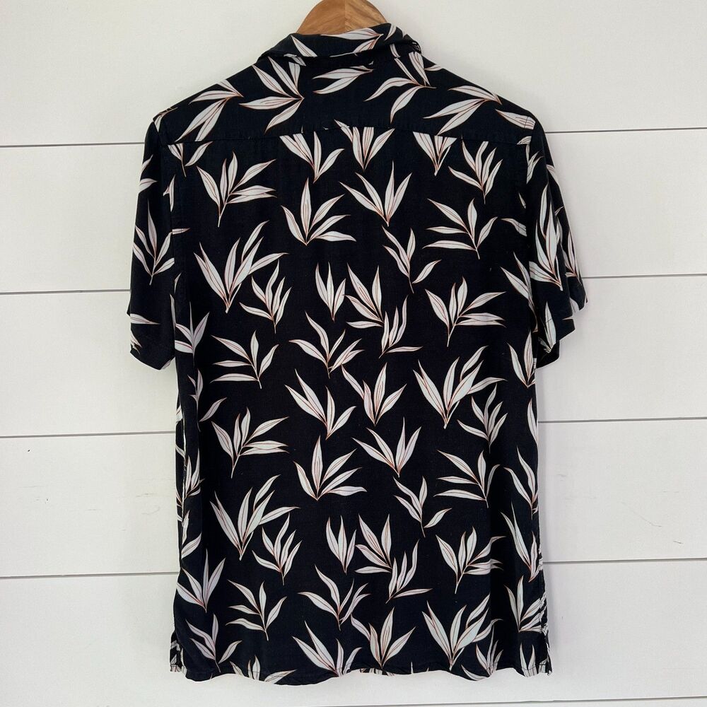 Hawaiian Button Up Short Sleeve Shirt Black Floral Express Men's Small - Picture 2 of 8